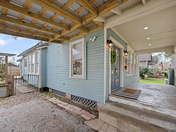 3rd image of 927 Park Blvd