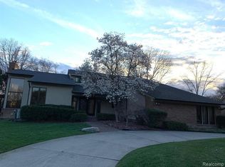 3266 Montmarte Cir, West Bloomfield, MI 48323