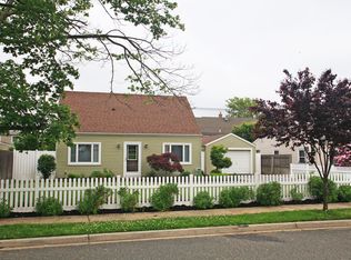 65 Wolcott Rd, Levittown, NY 11756