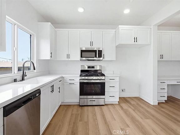 3rd image of 521 N Lark Ellen Ave Unit B