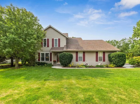 W6889 Greenridge Dr, Greenville, WI 54942
