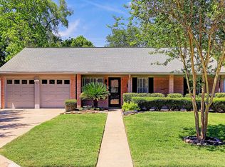 9534 Meadowglen Ln, Houston, TX 77063