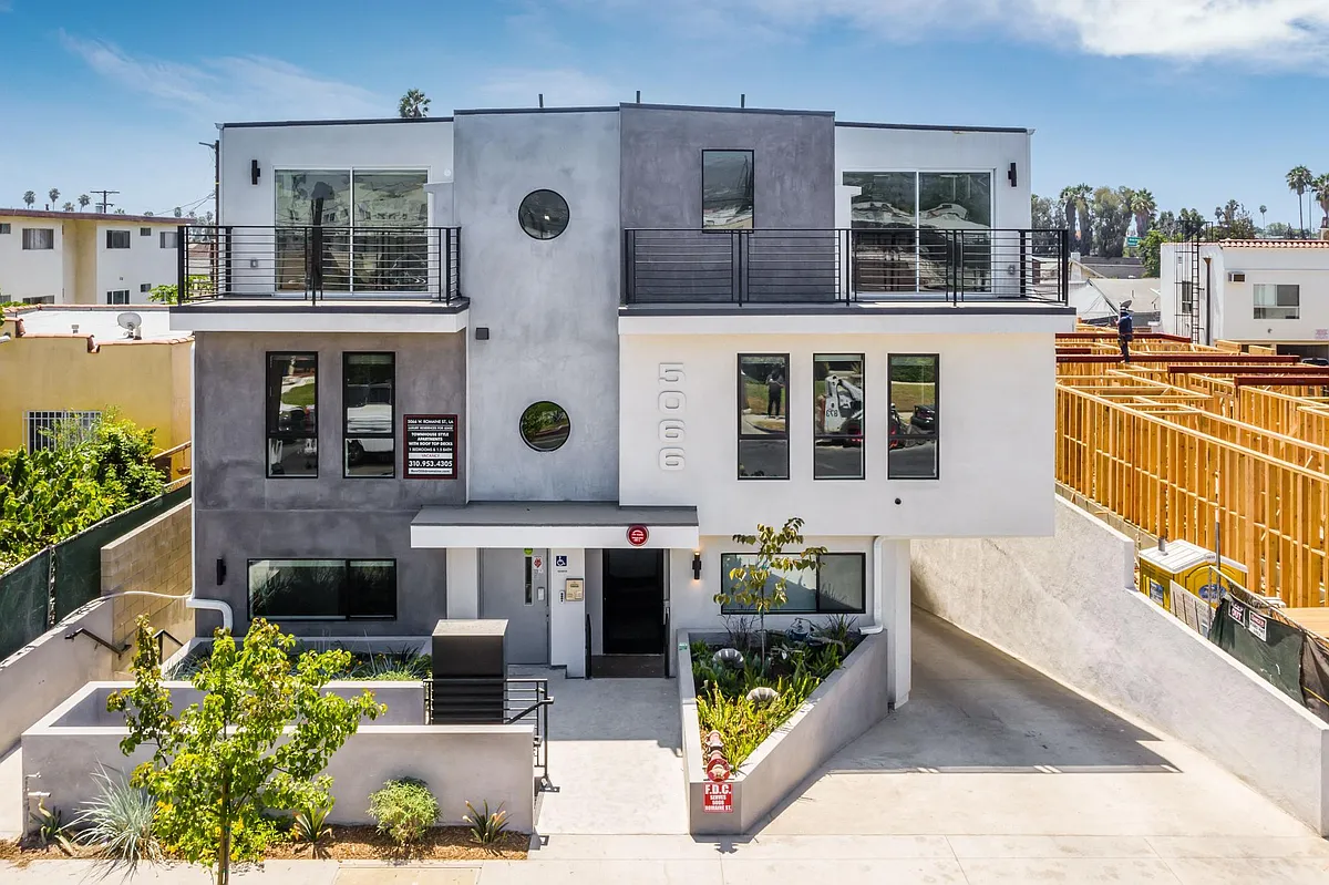 Building Photo - 5066 Romaine Street