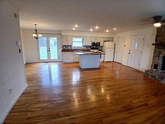 5th image of 226 Hillview Dr NW