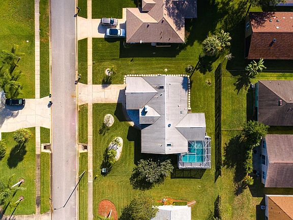 2nd image of 806 Woodport Dr