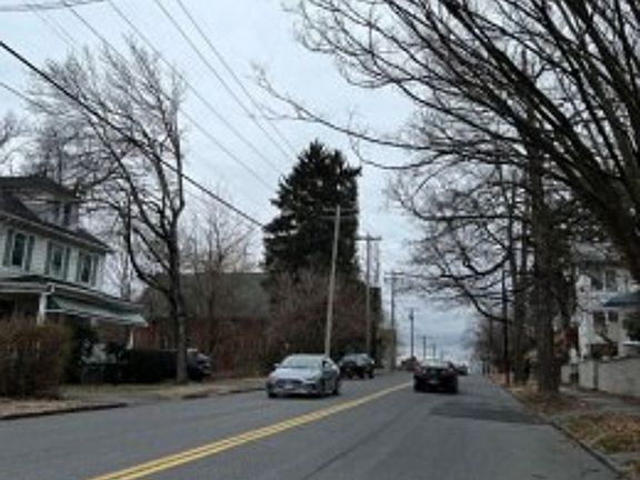 Exterior Neighborhood (street photo)