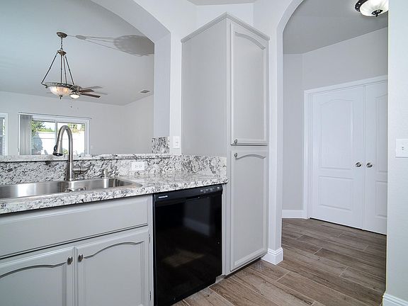 5th image of 744 Kilbirnie Ct