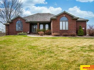 5034 Ventura Dr, Fremont, NE 68025