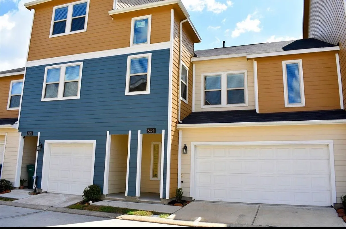 3 bed, 2.5 bath, 2166 sqft, $2,300 — Photo 1