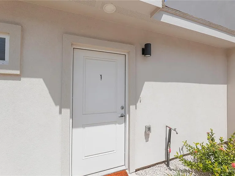 1405 San Vicente Ave #1 — Photo 2