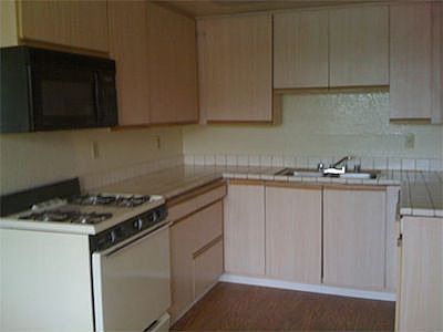 4th image of 14006 Doty Ave APT 10