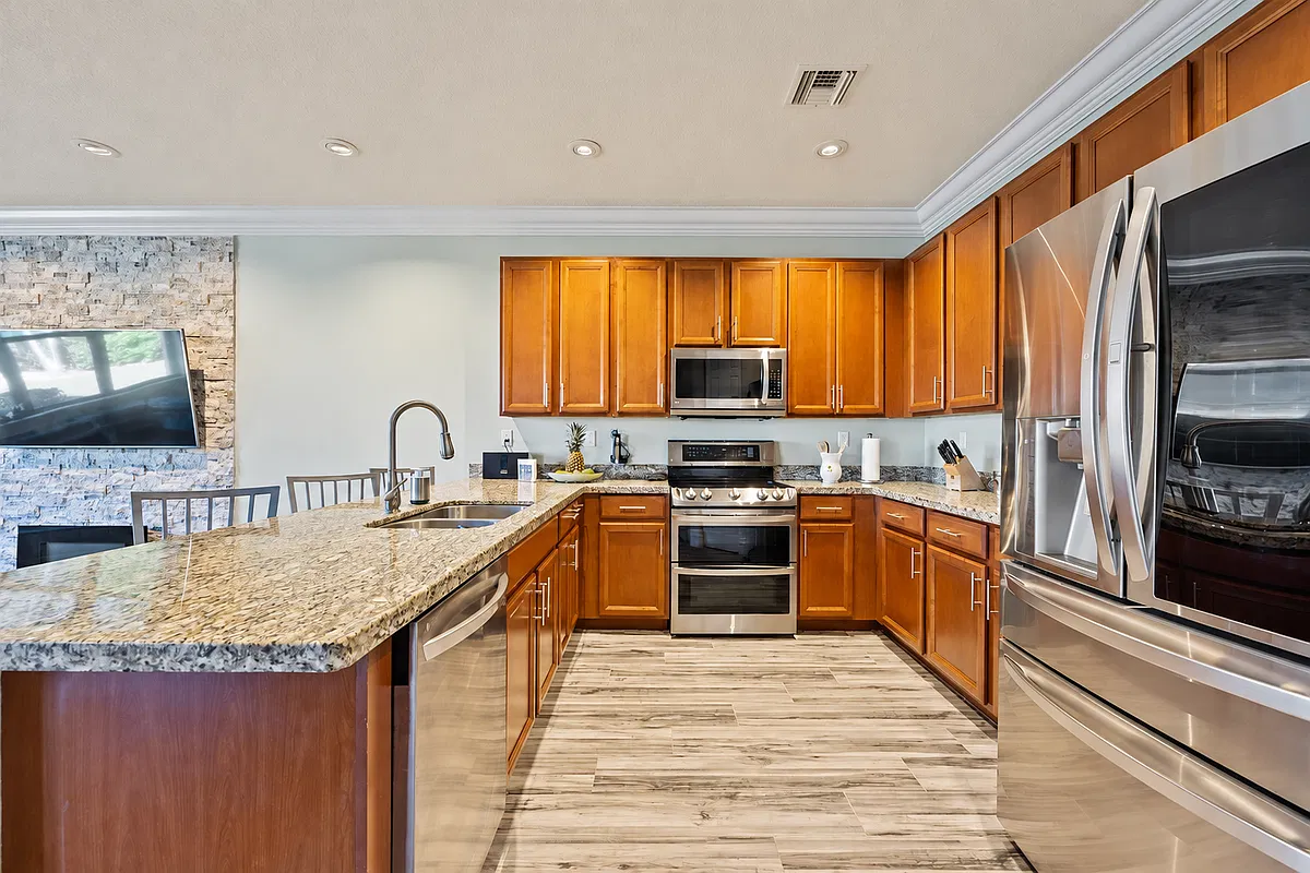 4 bed, 2.5 bath, 2361 sqft, $4,600 — Photo 4