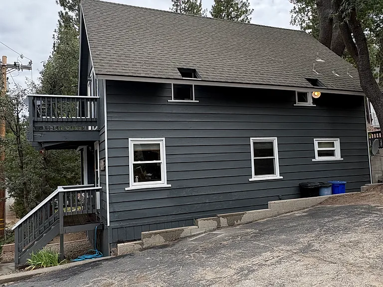 2425 Oak Dr — Photo 2