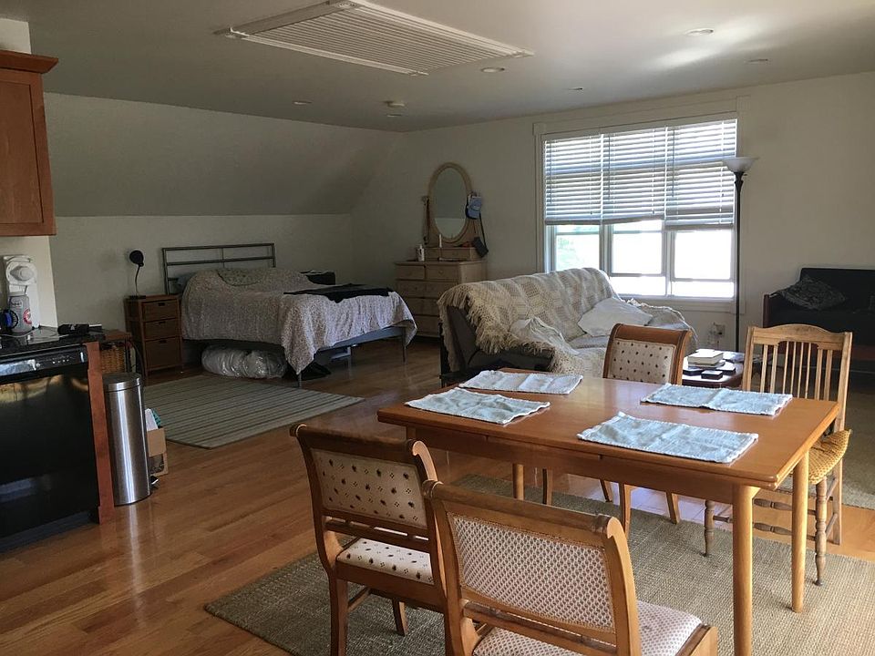 2nd image of 72 Court St