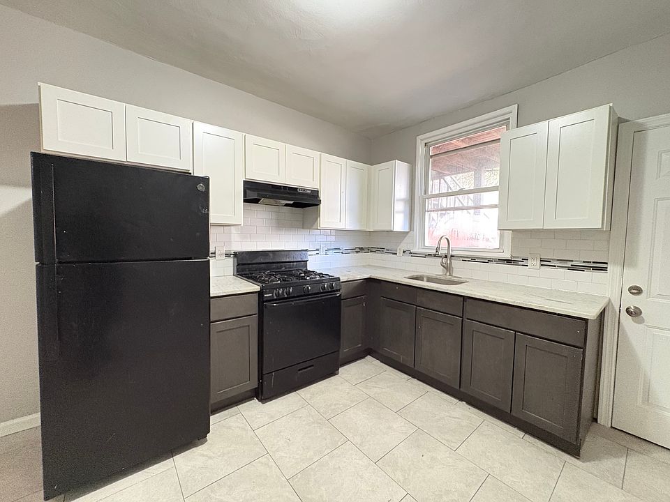 1st image of 352 Broadway Floor 2