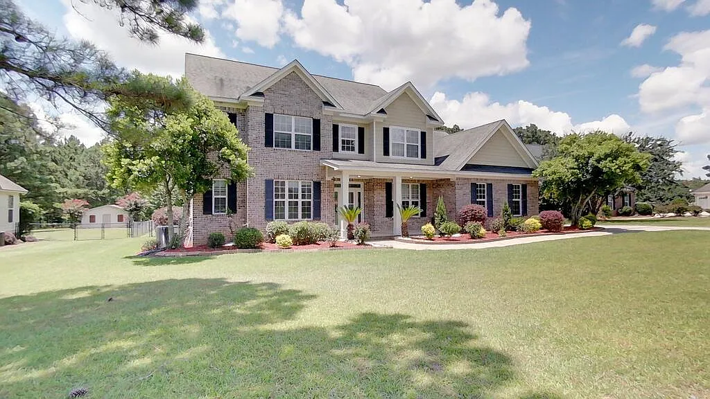5 bed, 3.5 bath, 4127 sqft, $3,000 — Photo 2