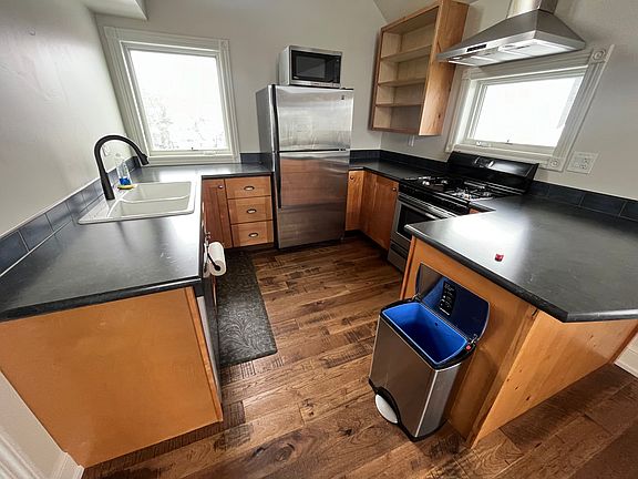 2nd image of 1339A Saratoga Ave