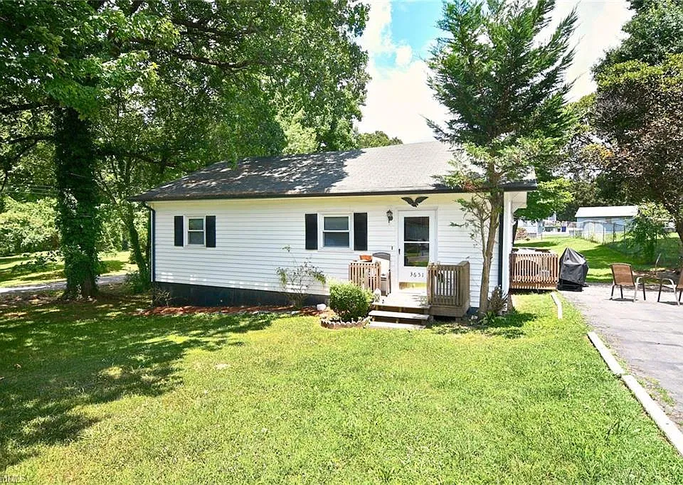 3651 Hewes Ln