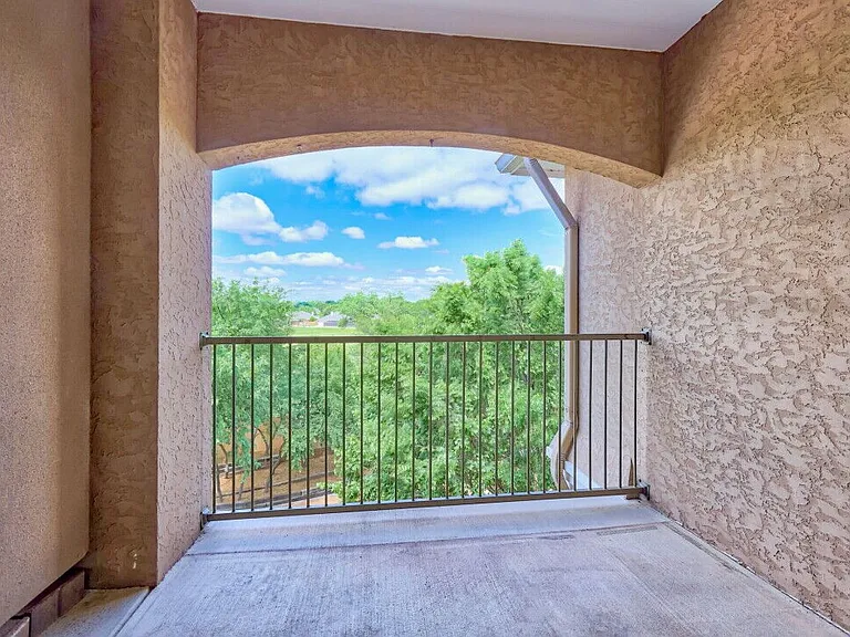 Stone Creek Ranch Apartments — Photo 11