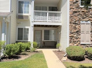 805 Silverstone Dr #805, Carpentersville, IL 60110