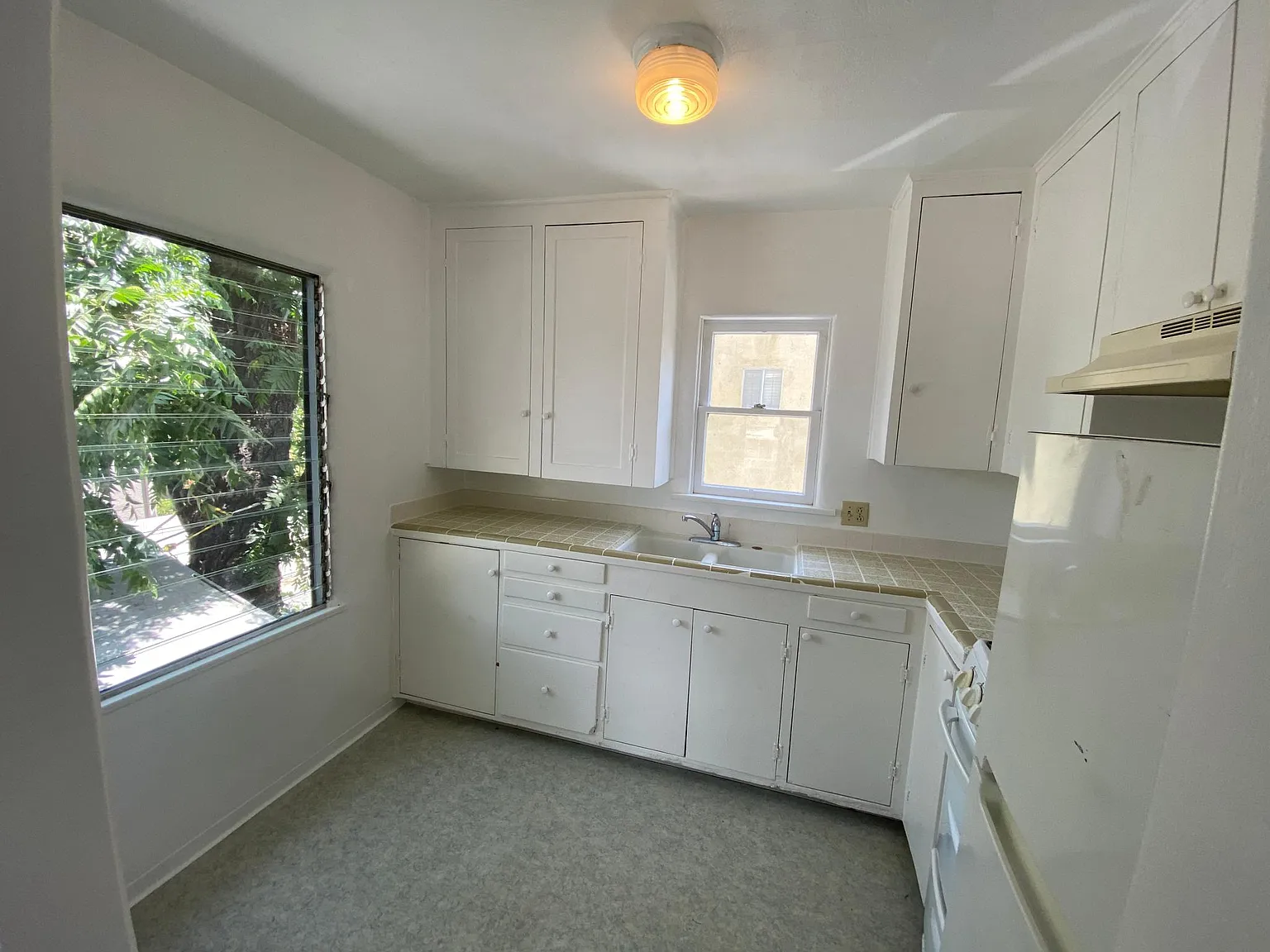 11300 Miranda St — Photo 3