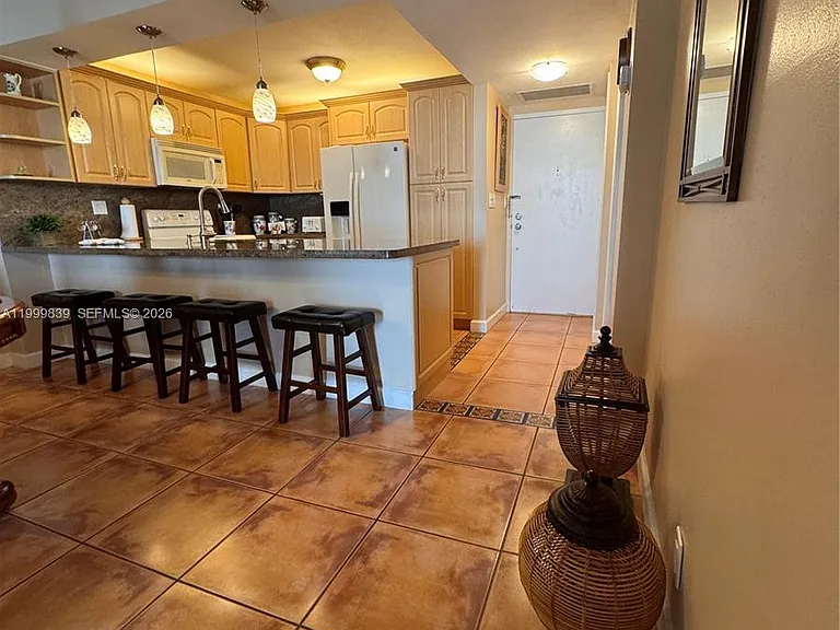 3725 S Ocean Dr #421 — Photo 4