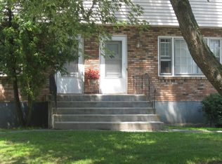 2 Lynn Ct, Albany, NY 12205