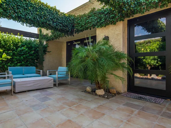421 N Calle Rolph, Palm Springs, CA 92262