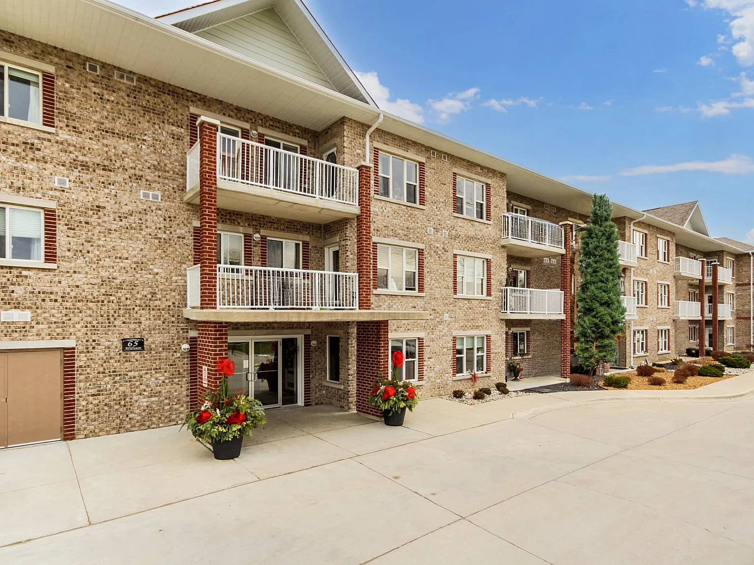 Towerview Apartments - Choose your rent level - Call for Details - All utilities — Photo 2