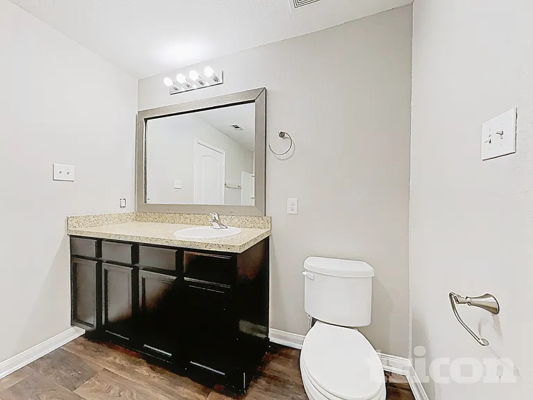 1404 Breanna Ln — Photo 8