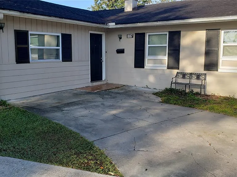 887 Eastbrook Blvd — Photo 2