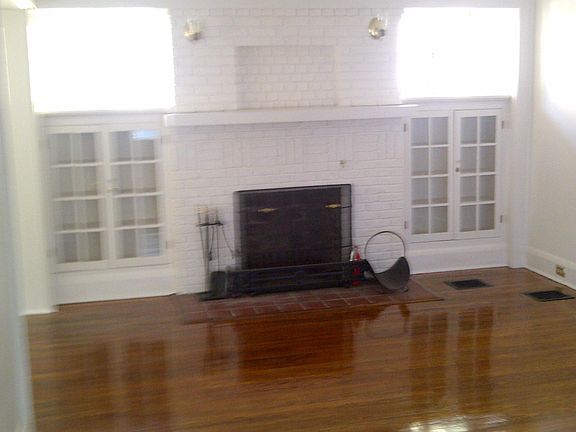 3rd image of 1133 Cambridge Cres