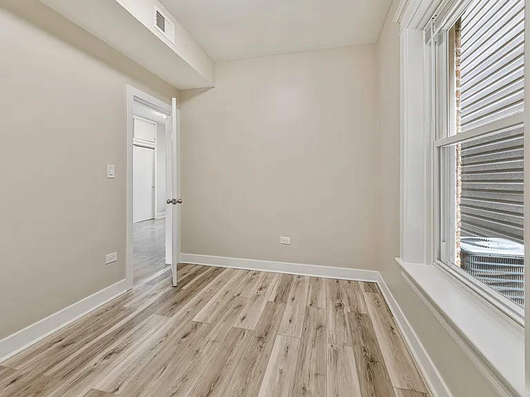 2630 W Division St #2R — Photo 16