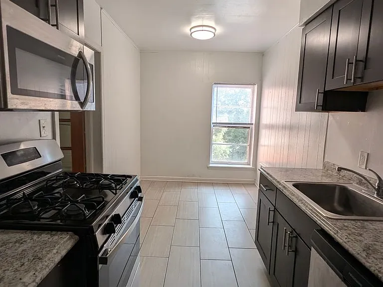 5425-33 W Martin Dr — Photo 9