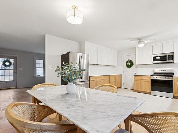 4th image of 28 Ridgemore Cir