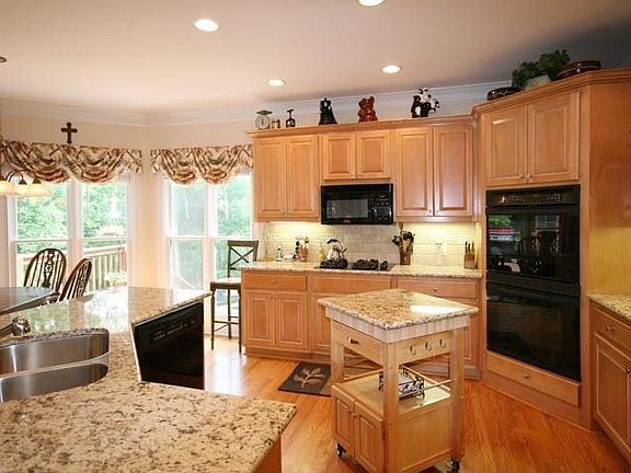 Kitchen with Breakfast Area