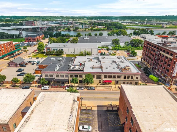 736 SW Washington St #2E, Peoria, IL 61602