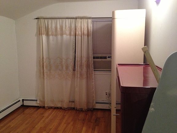 3rd image of 494 Jewett Ave