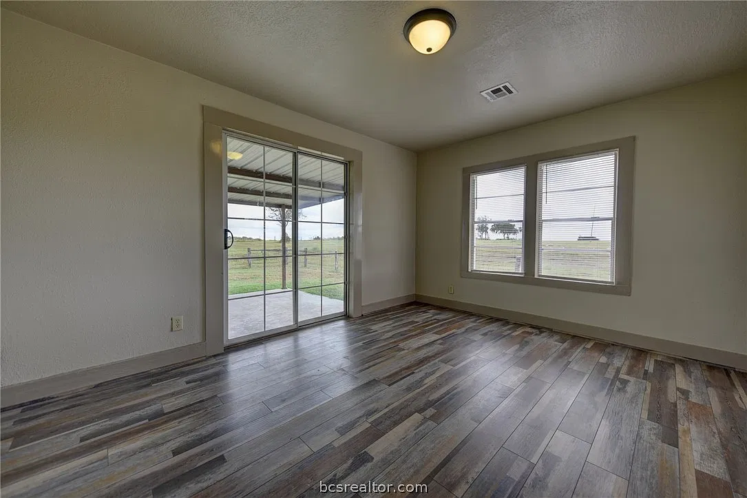 3 bed, 1232 sqft, $1,400 — Photo 3