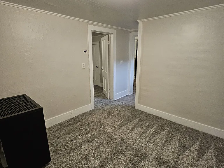 403 S Main St #UPPER — Photo 4