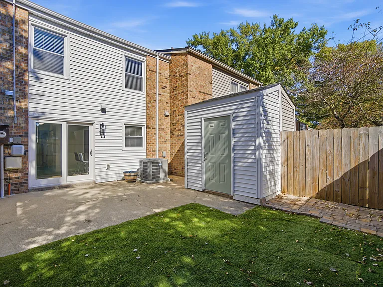1821 Sheringham W — Photo 31