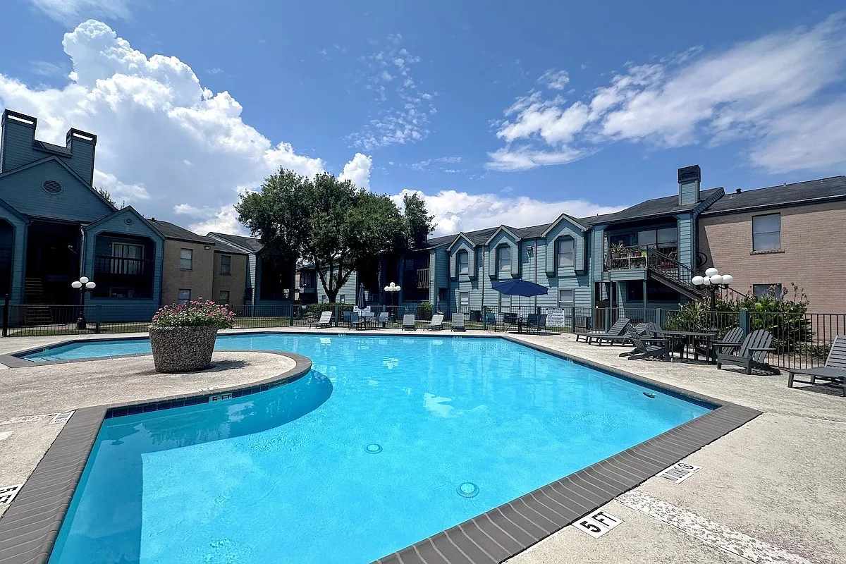 Waters at Westchase Apartments — Photo 2