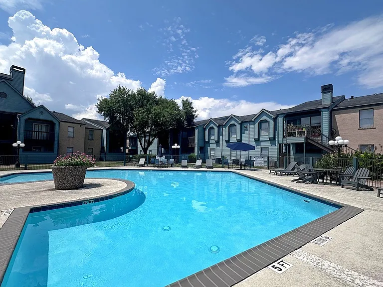 Waters at Westchase Apartments — Photo 2