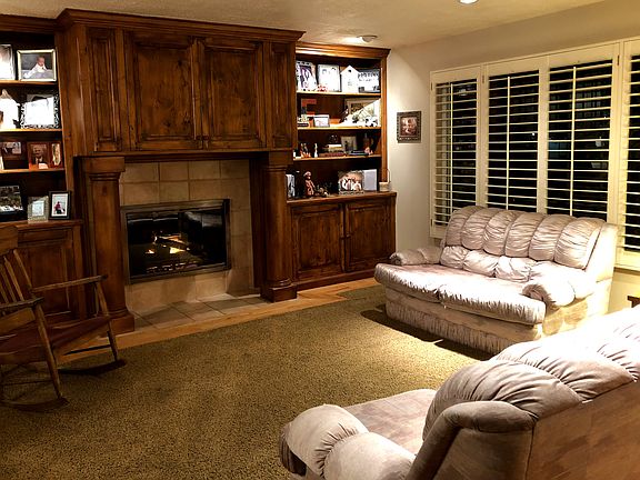 L/R Built-ins & Fireplace