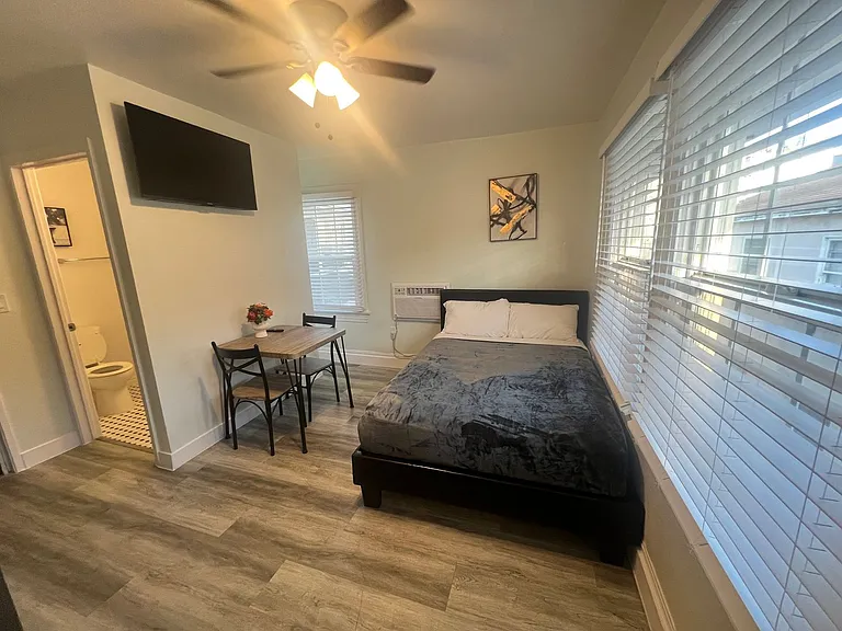 Wilton Place Apartments — Photo 33
