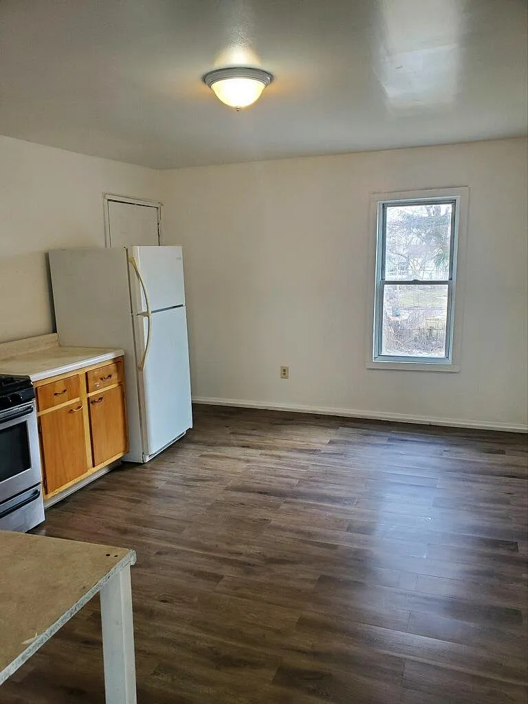 80 Rohr St photo 1