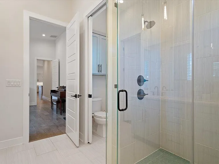 7009 Zachary Dr — Photo 14