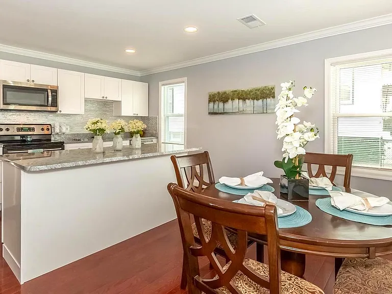 7 Robinson Ave — Photo 13