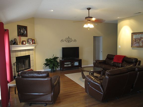 3rd image of 1710 Merritt Dr
