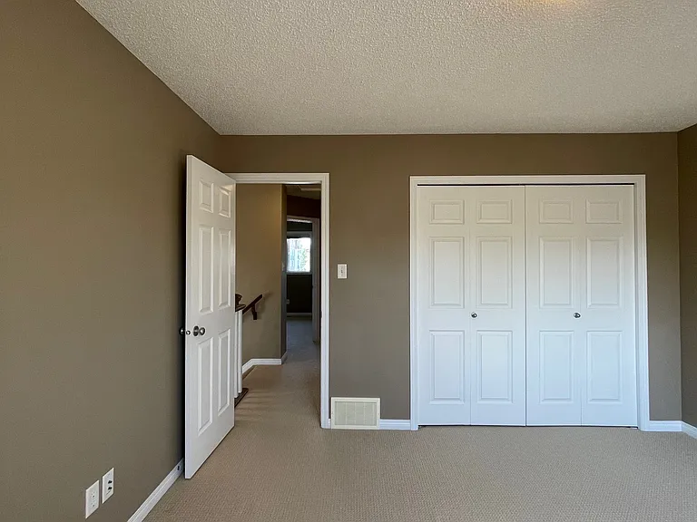 7685 Schmid Cres NW — Photo 28